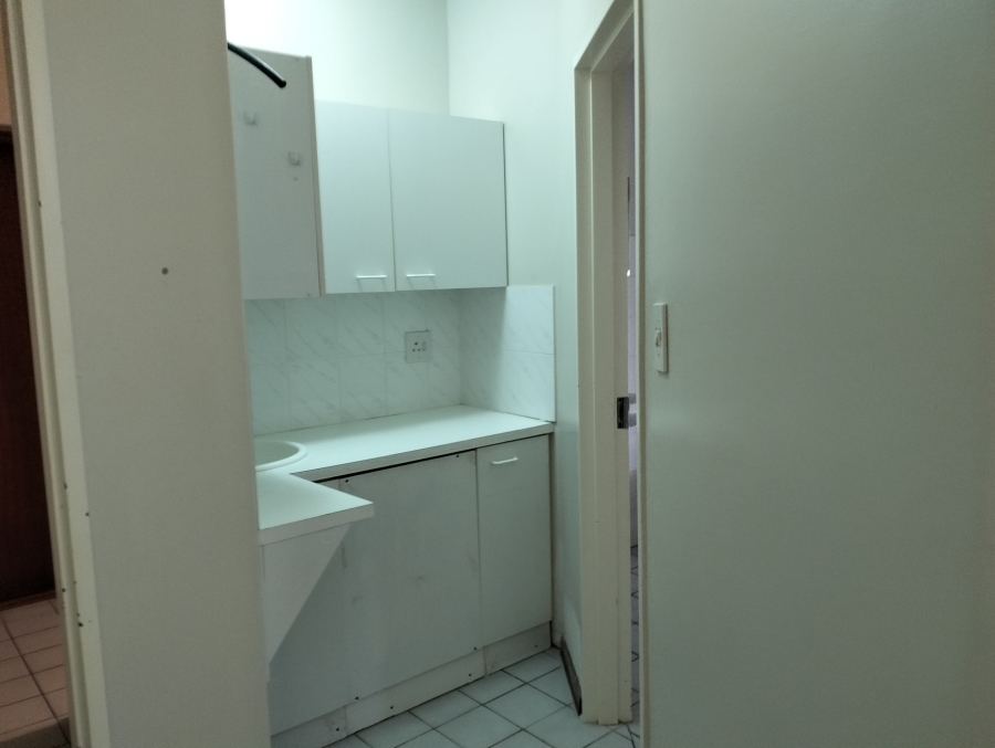 To Let 4 Bedroom Property for Rent in Wavecrest Eastern Cape